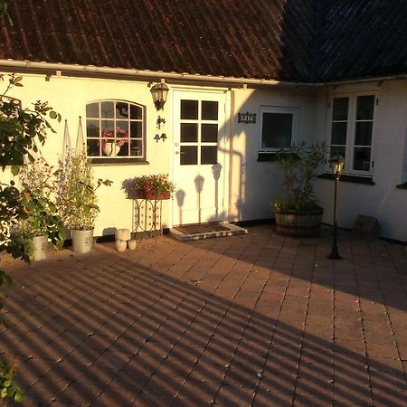 Bed And Breakfast - Stakdelen 47 Allerup Exterior foto